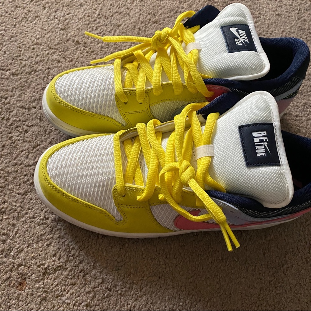 Men’s Nike “Be True” Dunks size 10